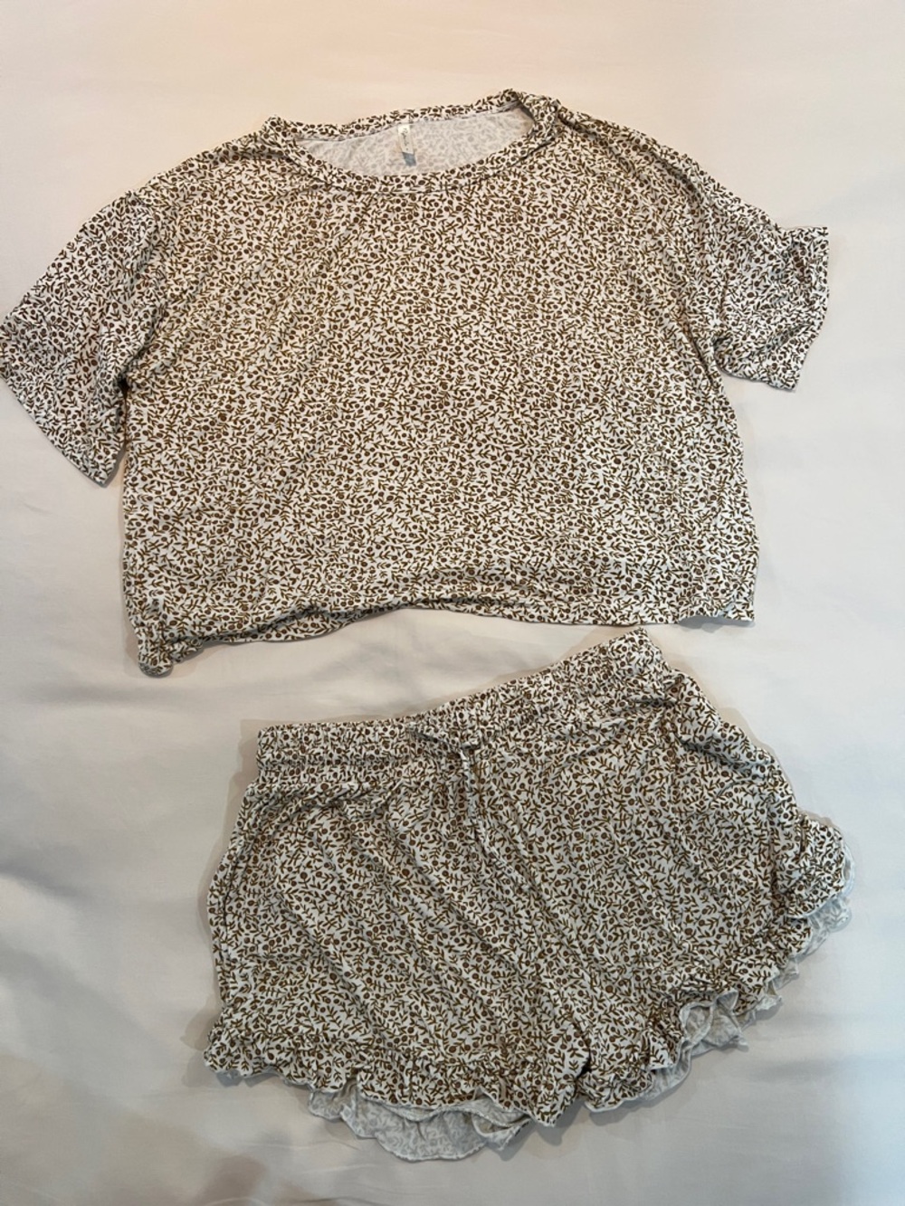 Rylee + Cru Cream Floral-Print Short Sleeve Pajama Set
